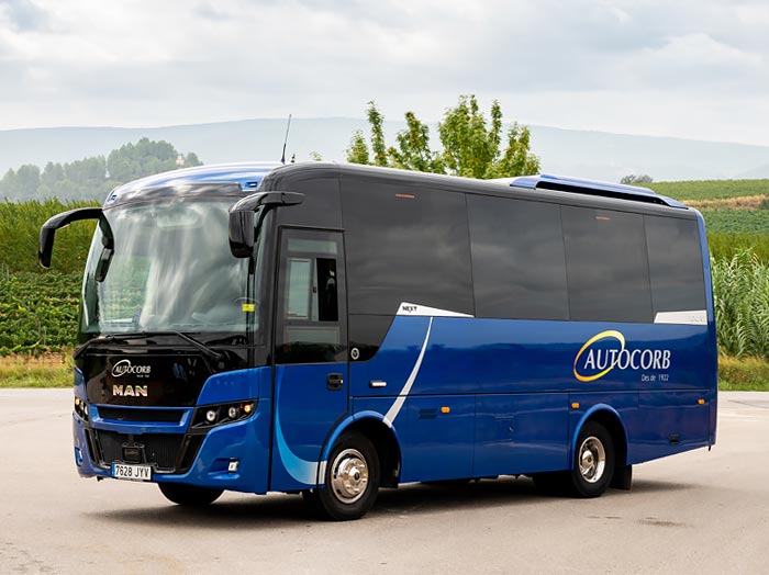 Our group with the beautiful Autocorb bus and our driver, Jose: fotografía  de Autocorb, Corbera de Llobregat - Tripadvisor